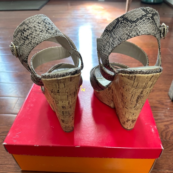 Chinese Laundry snake skin wedge heels - Picture 4 of 12